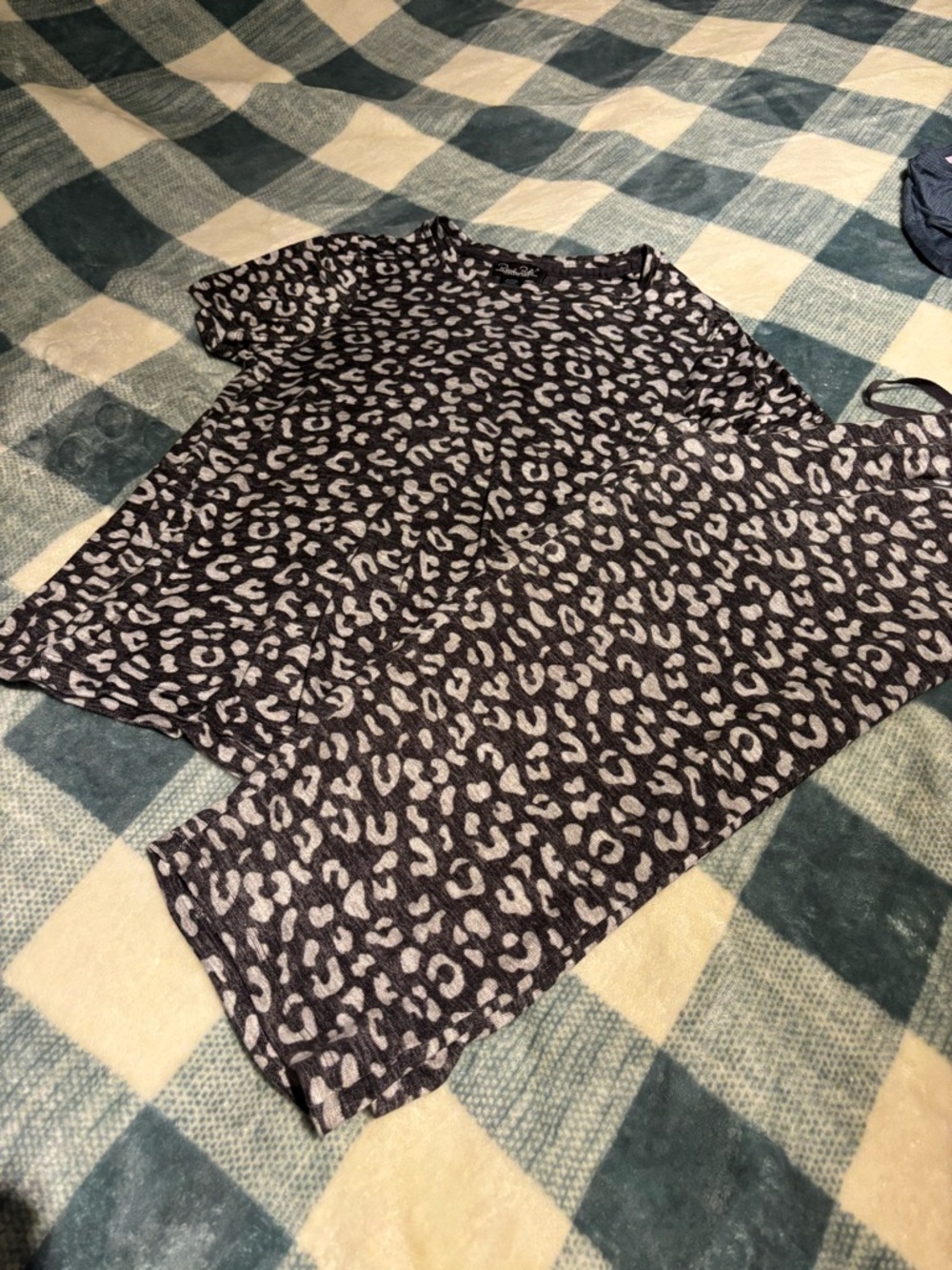 Super soft capri PJ set! Never worn - Picture 2 of 5
